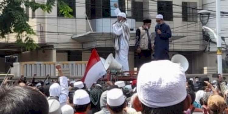 Menantu Habib Rizieq, Habib Hanif Alatas di atas mobil komando di Jalan Wahid Hasyim, Jakarta Pusat/RMOL