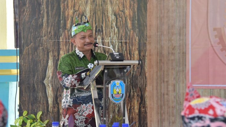 Bupati Situbondo, Karna Suswandi dalam sebuah acara/RMOLJatim   