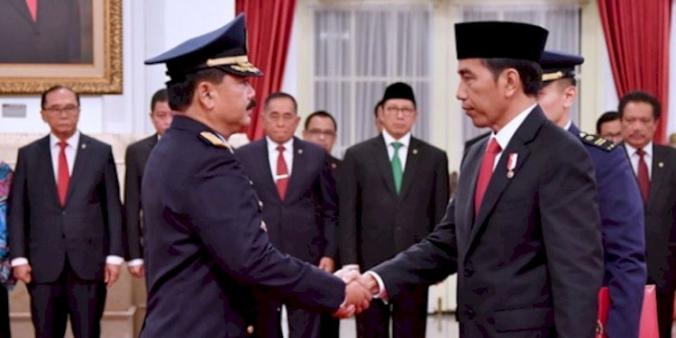 Presiden Joko Widodo dan mantan Panglima TNI Hadi Tjahjanto/Net