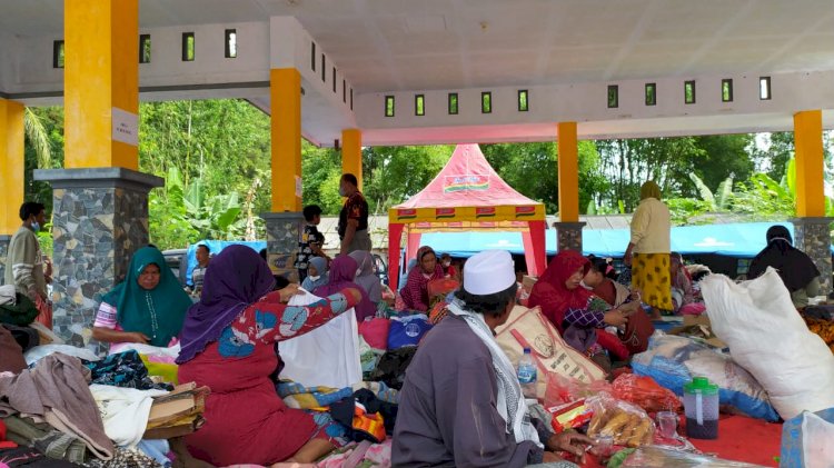 Suasana terkini di penampungan Balai Desa Penanggal Lumajang/RMOLJatim