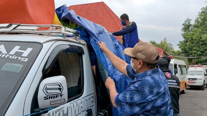 Plt Bupati Probolinggo, Timbul Prihanjoko saat menutup logistik untuk korban gunung Semeru. /RMOLJatim