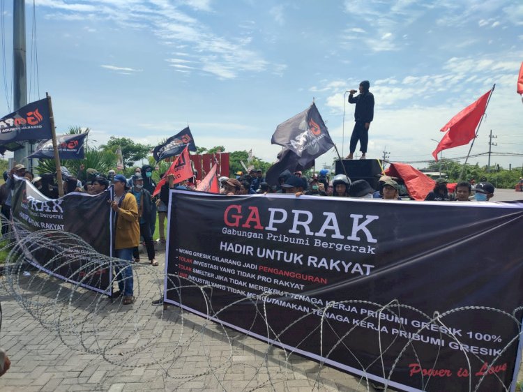 Unjuk rasa menuntut KEK JIIPE pekerjakan masyarakat lokal/RMOLJatim
