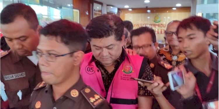 Terdakwa Heru Hidayat saat dikawal tim Kejaksaan Agung/Ist