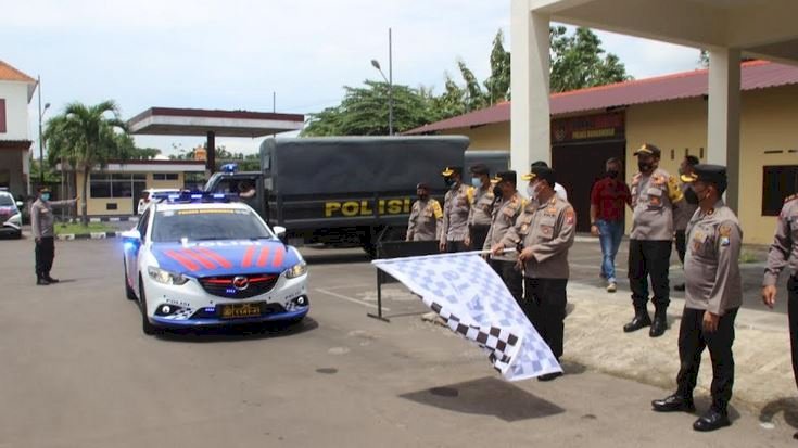 Polres Bondowoso saat berangkatkan bantuan dan tim relawan/ist