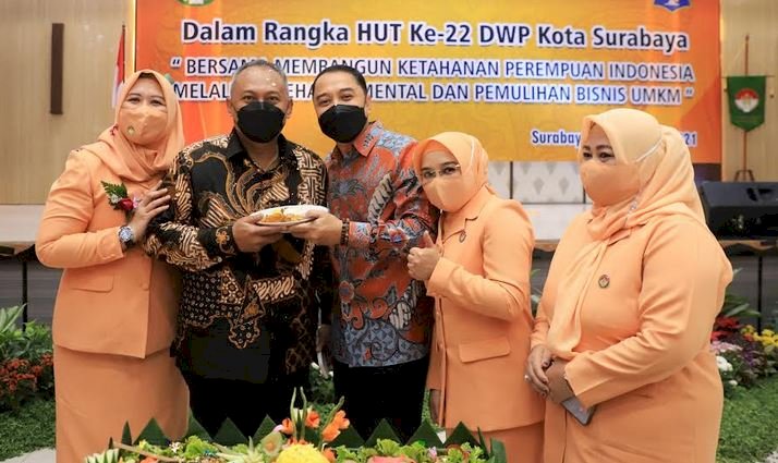 Wali Kota Eri saat menghadiri Peringatan HUT DWP Kota Surabaya ke-22/RMOLJatim