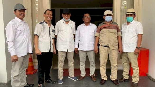 Beberapa pengurus DPC yang datang ke Kantor Gerindra Jatim