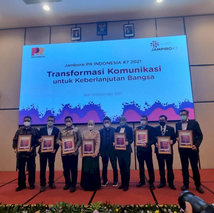 Penganugerahan Penghargaan “Most Popular Leader