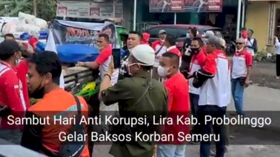 Pegiat antikorupsi Kabupaten Probolinggo, dilokasi Pengungsian Semeru. /Repro