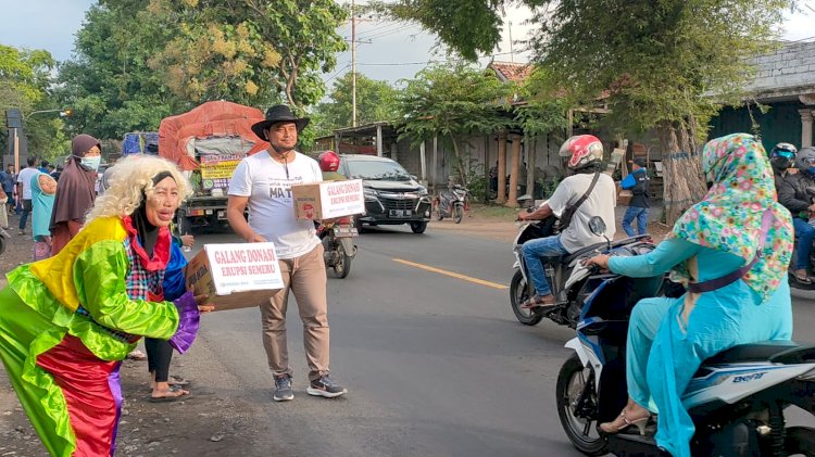 Para badut turun jalan di Kabupaten Probolinggo untuk mencari dana. /RMOLJatim