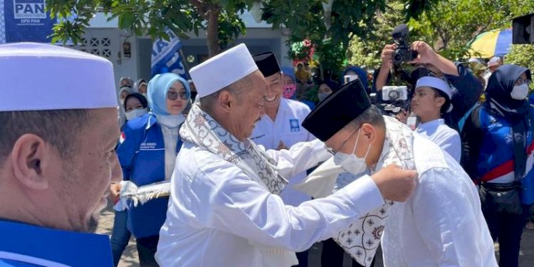 Ketua Umum PAN Zulkifli Hasan saat tiba di Pondok Pesantren Syekh Abdul Qodir Jailani di Kraksaan, Probolinggo/Net