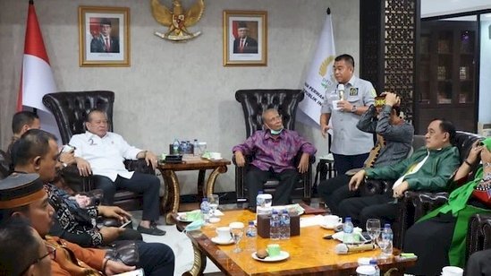 Para raja dan sultan nusantara saat bertemu dengan Ketua DPD RI, AA LaNyalla Mahmud Mattalitti di Rumah Dinas Ketua DPD RI Kawasan Kuningan/Net