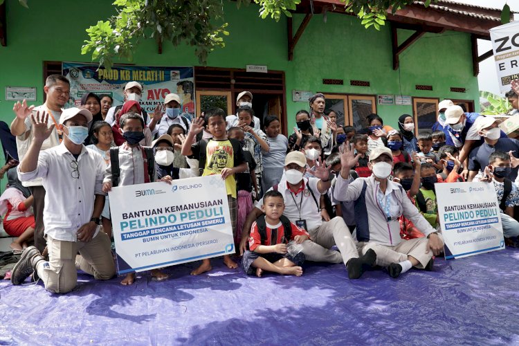 Penyaluran bantuan peduli pendidikan anak korban Semeru/Ist