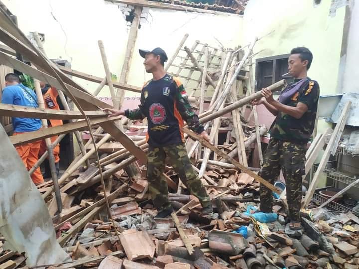 Kegiatan perbaikan rumah warga terdampak di desa Sumberejo kecamatan Ambulu/Ist