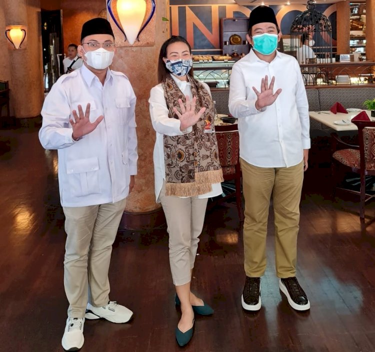 Ketua Umum PP Tidar terpilih, Rahayu Saraswati diapit Ketua Tidar Jatim, Muhammad Fawait dan Sekretaris Tidar Jatim, Ahmad Maududi. foto : istimewa.