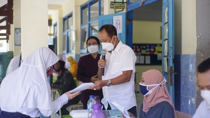 Wawali Armuji saat mengunjungi sekolah/ist