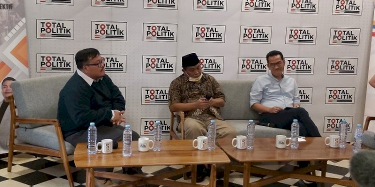 Refly Harun (paling kanan) saat hadiri diskusi soal Pilpres 2024/RMOL