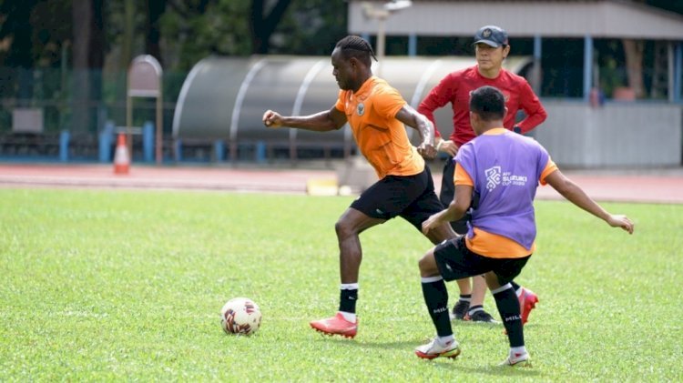 Shin Tae-yong memantau latihan timnas Indonesia/Ist