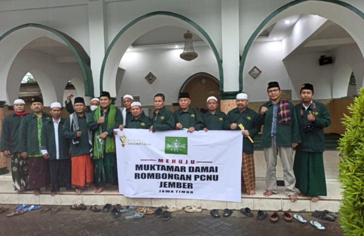 Pemberangkatan delegasi PCNU Jember, Ketua PCNU Jember, Dr. KH Abdullah Syamsul Arifin dan Skretaris PCNU Jember, Dr. Hamid Pujiono dan rombongan/RMOLJatim