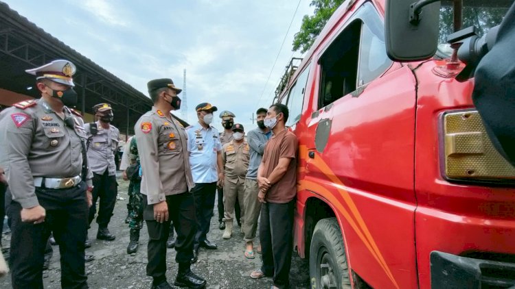 Kapolres Probolinggo, saat sidak bersama Dishub di Terminal. /RMOLJatim