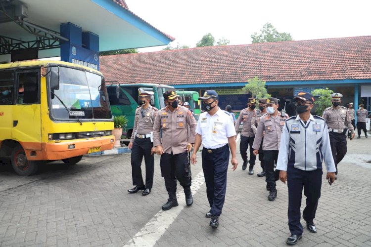 Kapolres Mojokerto, AKBP Apip Ginanjar saat meninjau terminal Kertajaya Mojokerto/Ist   