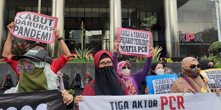 Unjuk rasa emak-emak di depan Gedung KPK pada Hari Ibu, Rabu (22/12)/RMOL