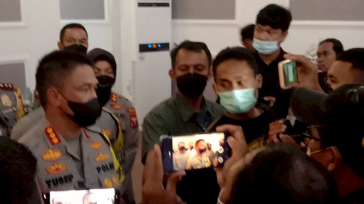 Kapolrestabes Surabaya, Kombespol Akhmad Yusep Gunawan. 