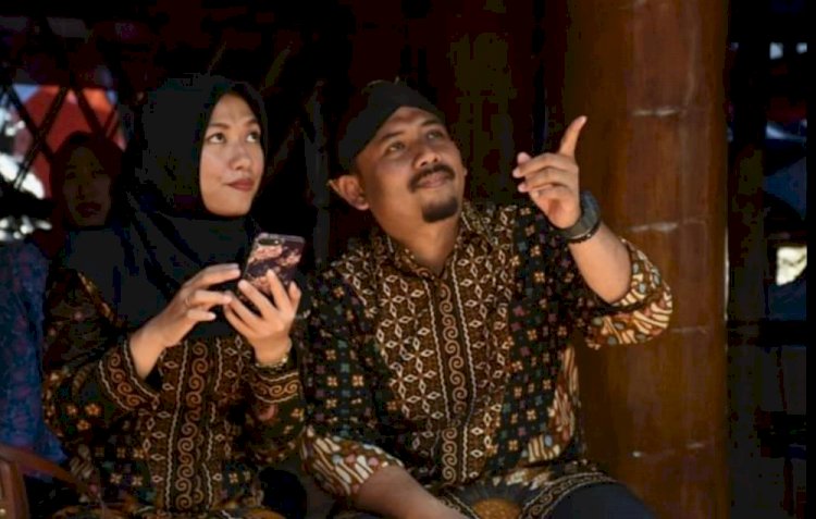 Bupati Ngawi Ony Anwar bersama istri/Net