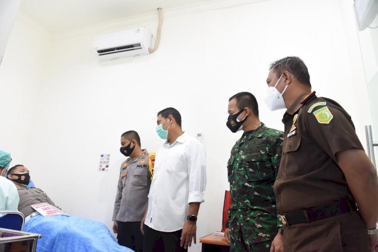 Walikota Kediri Abdullah Abubakar melihat Pendonor Kovalesen/Ist
