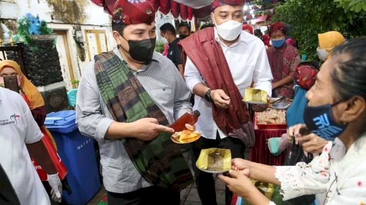 Wali Kota Eri bersama Menteri BUMN Erick Thohir berkunjung ke kampung ikonik di Kota Pahlawan/RMOLJatim