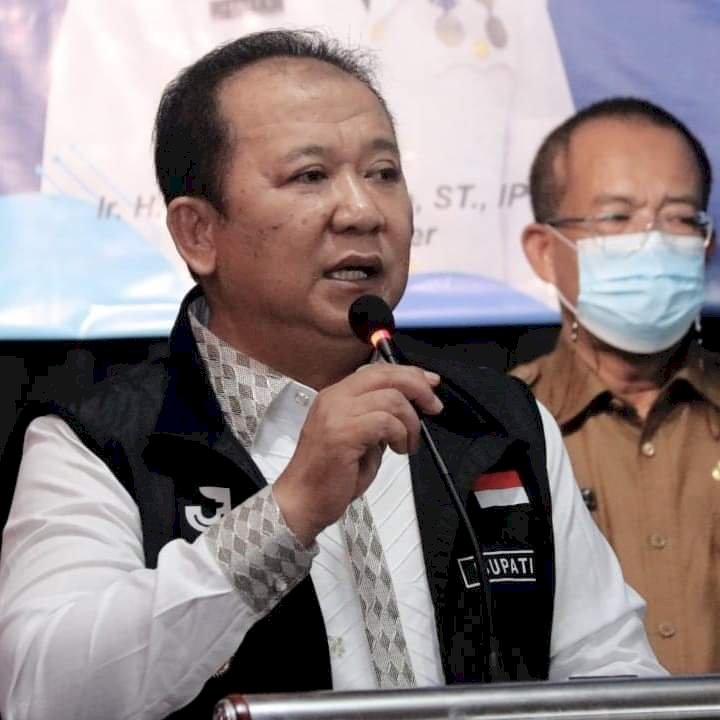 Bupati Jember, Ir. H Hendy Siswanto, saat menghadiri di acara PDAM. 