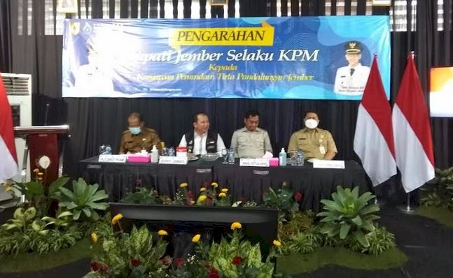 Bupati Jember Hendy Siswanto bersama PLT Direktur PDAM, M. Syafi'i dan Wakil ketua DPRD Jember, Ahmad Halim/Ist