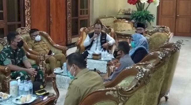 Bupati Jember Hendy Siswanto bersama Forkopimda didampingi Kepala Dinas Kominfo Pemkab Jember, Bobby Ariy Sandy di pendopo Wahya Wibawagraha/Ist