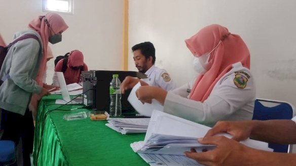 Tampak para guru yang sedang mengurusi pemberkasan PPPK/RMOLJatim