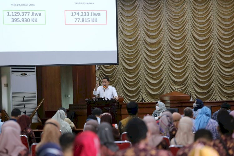 Wali Kota Eri memberikan pengarahan kepada pendamping PKH)l, BSP dan TKSK di Graha Sawunggaling/RMOLJatim