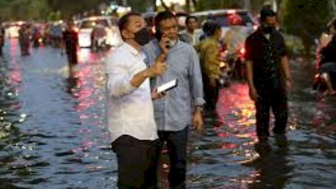 Eri Cahyadi saat turun ke area banjir / net