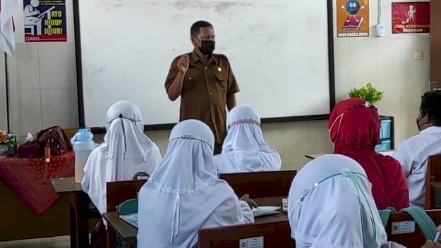 Kepala Sekolah SDN Banjaran 4 Kota Kediri, sosialisasi prokes pada siswa