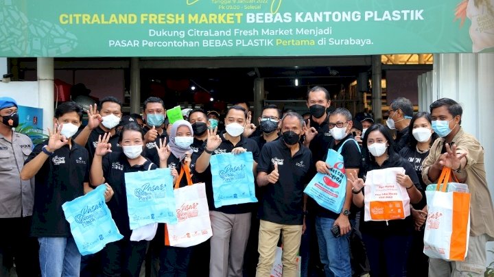 Wali Kota Eri meresmikan Citraland Fresh Market Bebas Kantong Plastik/RMOLJatim