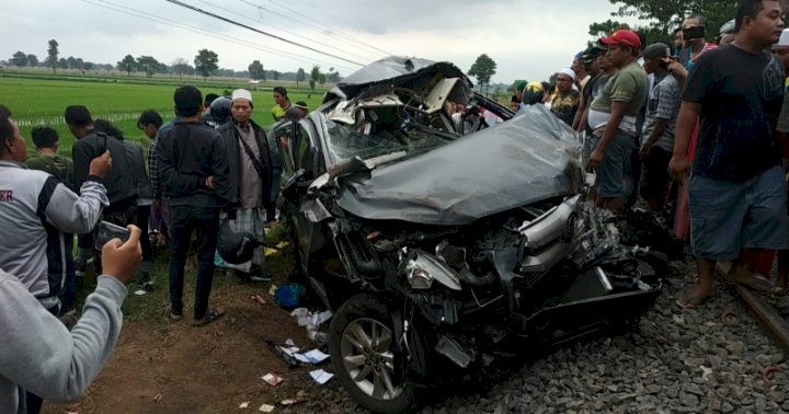 Kondisi Minibus Yang Tertabrak KA Logawa Saat Di TKP