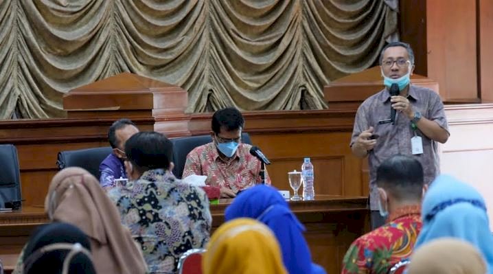 Kadispendukcapil Kota Surabaya, Agus Imam Sonhaji sosialisasi pelayanan kelurahan/kecamatan berbasis IT/ist