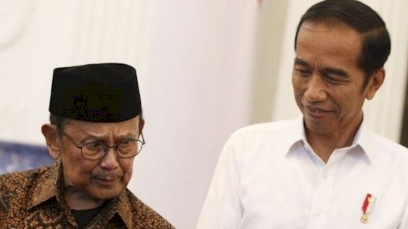 Presiden ketiga RI BJ Habibie dan Presiden Joko Widodo/Net