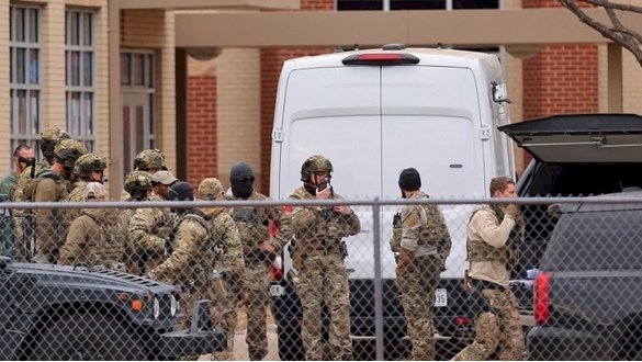 Pasukan keamanan berada di sekitar sinagog di Texas, Amerika Serikat/Net