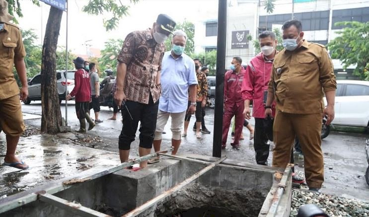 Wali Kota Eri sidak genangan air di Ngagel/RMOLJatim