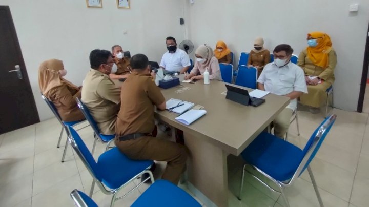 Rapat evaluasi PTM 100 persen di kantor Dispendik Surabaya/ist