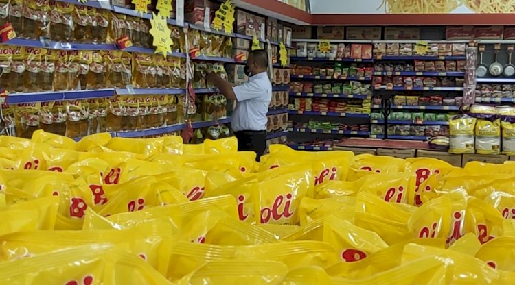 Stok Minyak Goreng di Pasar Modern Melimpah