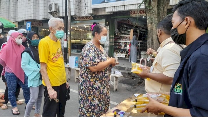 Suasana operasi pasar minyak goreng di Bondowoso/RMOLJatim