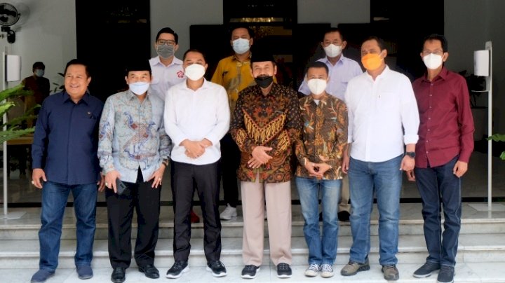 Wali Kota Eri bersama 10 pimpinan partai politik Surabaya/ist