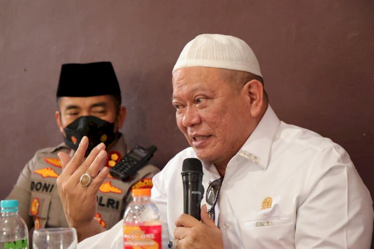 Ketua DPD RI, AA LaNyalla Mahmud Mattalitti saat menghadiri Haul Mama Gelar ke-30 di Pondok Pesantren Gelar, Cianjur, Selasa (1/2/2022)./Ist