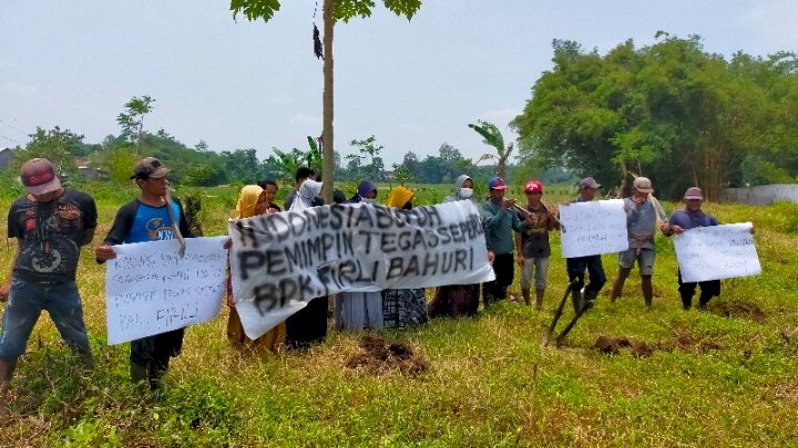 Belasan Buruh Tani dan Emak-emak di Kabupaten Lumajang beri dukungan untuk Firli Bahuri maju di Pilpres tahun 2024 mendatang