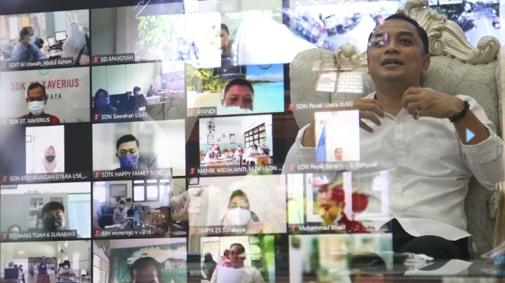Wali Kota Eri memberikan pengarahan kepada para guru, kepala sekolah, dan para pengawas di tingkat SD dan SMP yang ada di seluruh Kota Surabaya/ist