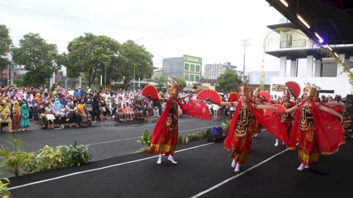 Penampilan Tari Gandrung dalam Banyuwangi Culture Everyweek di Pasar Wisata Terpadu, Kelurahan Sobo/Humas Pemkab Banyuwangi